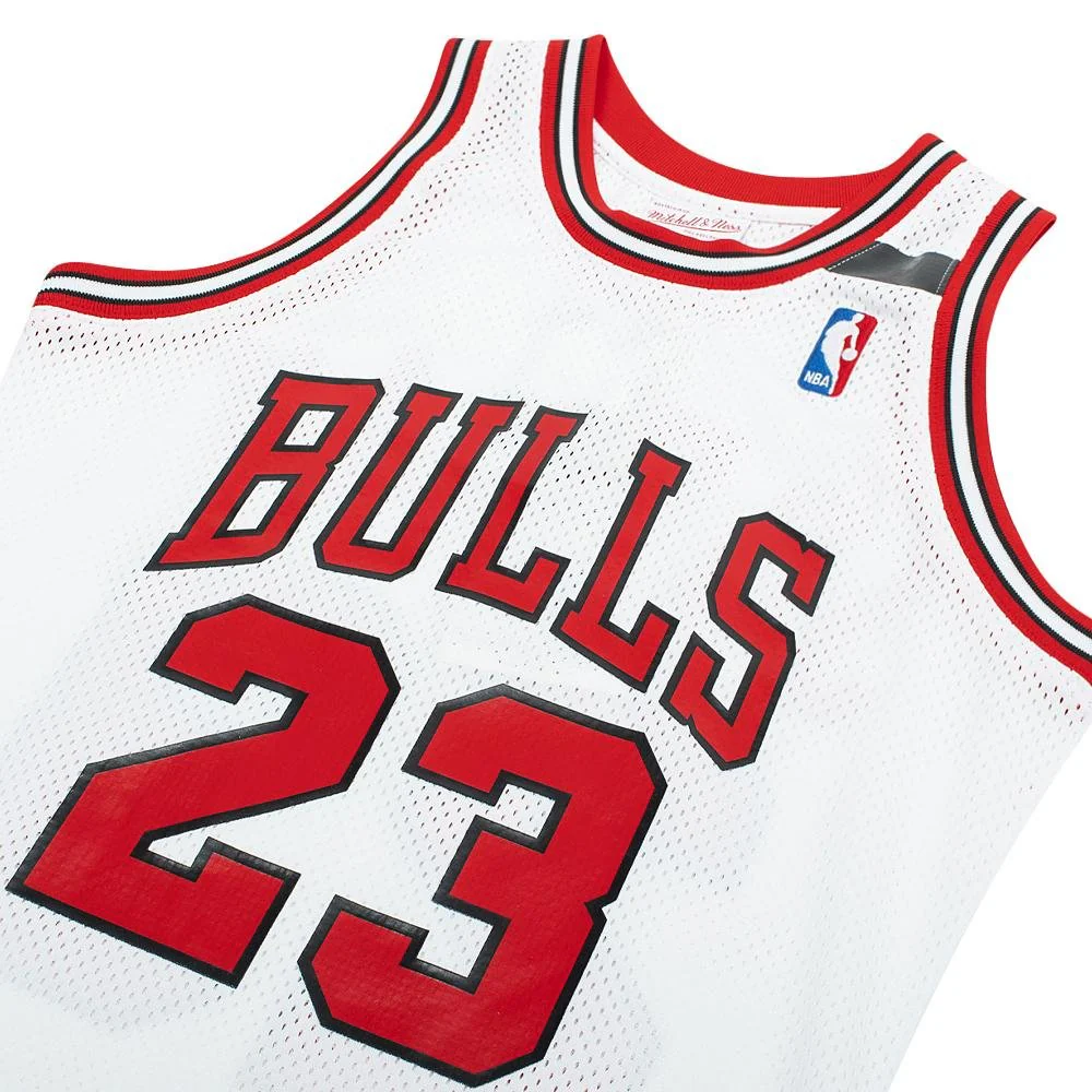 Michael Jordan 91/92 Auth Chi. Bulls Jersey - Image 3