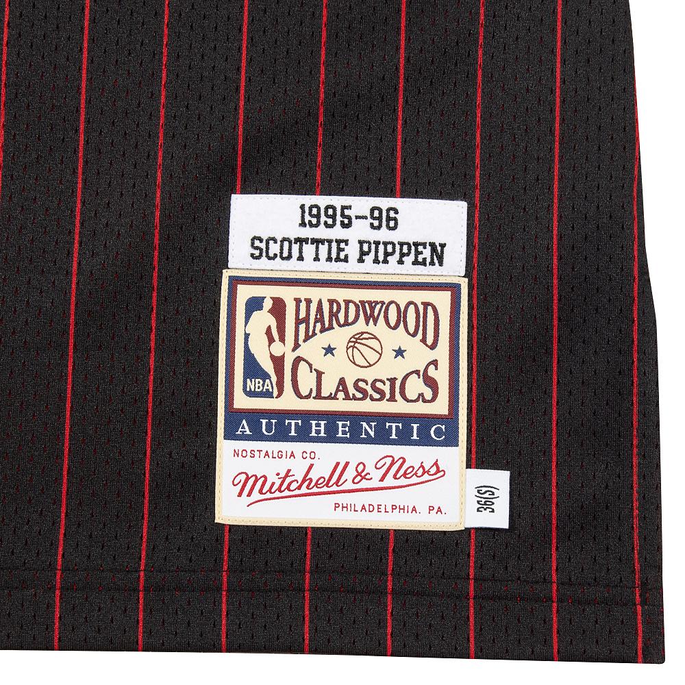 Scottie Pippen 1995 Auth Chic. Bulls Jersey | Pinstripe - Image 4